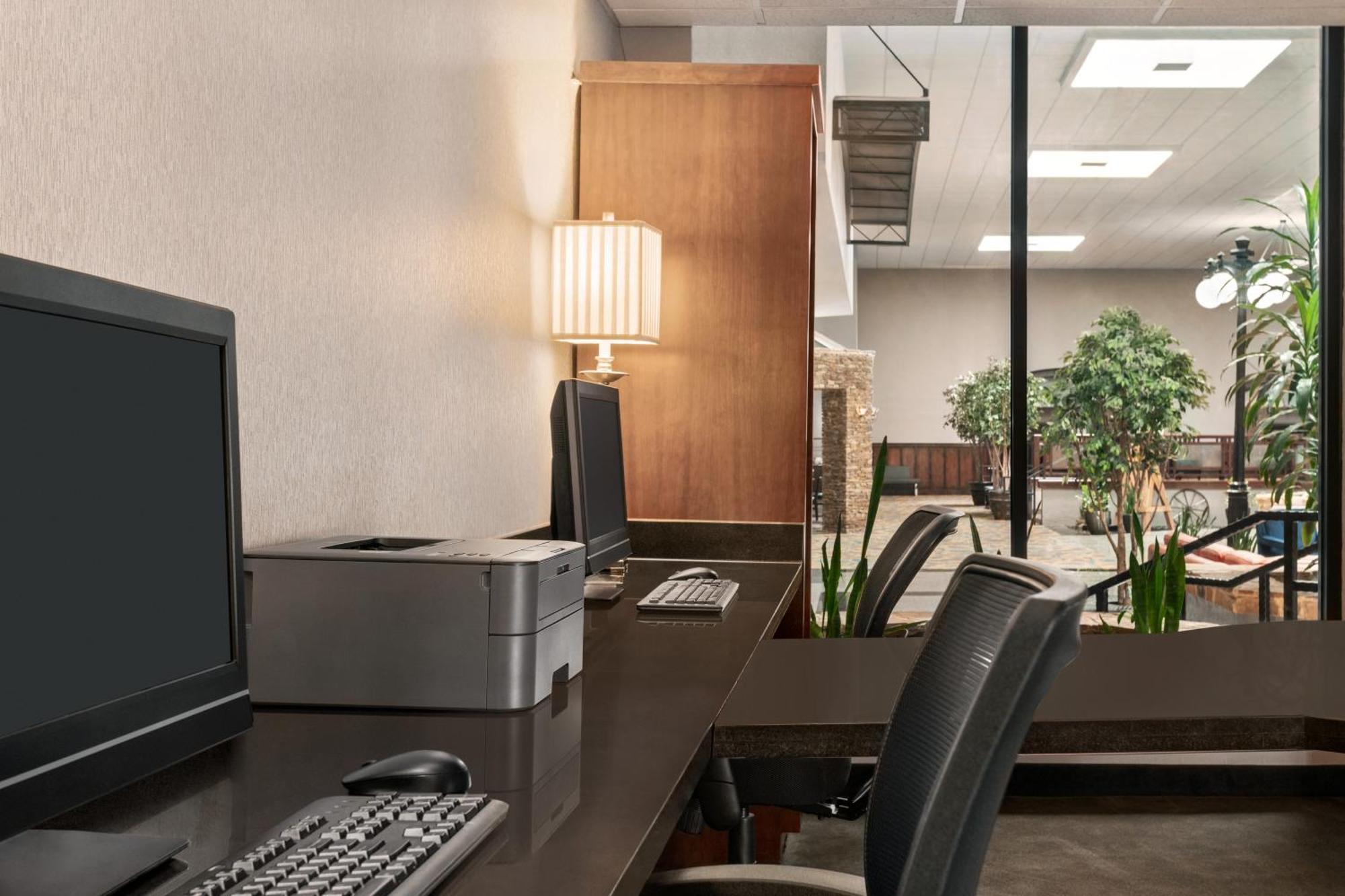 Radisson Hotel Fort Worth North-Fossil Creek Bagian luar foto